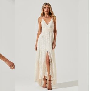 Beautiful cream ASTR dress size Medium brand new with tags.
